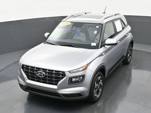Certified 2025 Hyundai Venue SEL FWD image 43