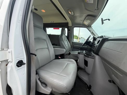 Used 2014 Ford E-250 and Econoline 250 Extended w/ Power Group RWD image 16