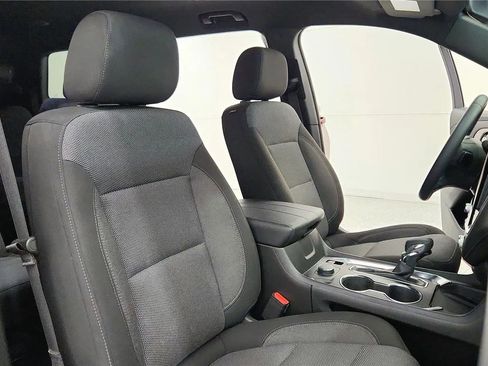 Used 2023 Chevrolet Traverse LT FWD image 39