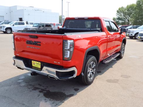 Used 2020 GMC Sierra 1500 SLE w/ SLE Value Package AWD/4WD image 7