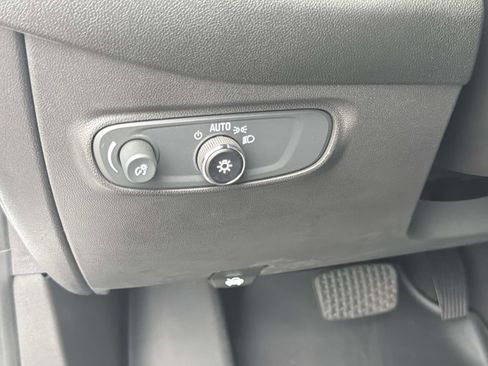 Used 2023 Chevrolet Equinox LT FWD image 29