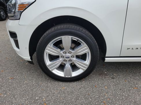 Used 2024 Ford Expedition Platinum AWD/4WD image 6
