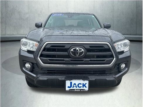 Used 2019 Toyota Tacoma SR5 AWD/4WD image 10