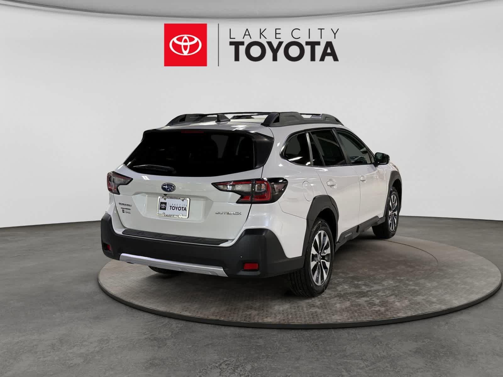 Used 2023 Subaru Outback Limited AWD/4WD image 9