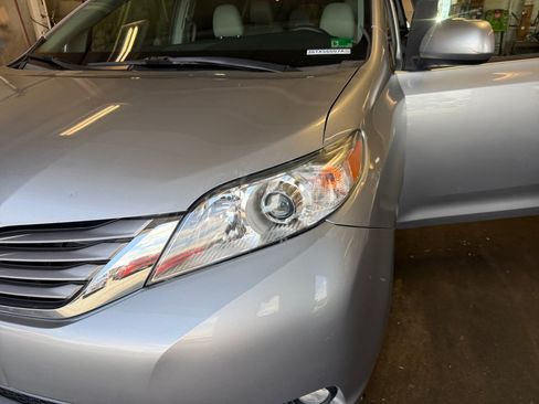 Used 2016 Toyota Sienna XLE Premium FWD image 30