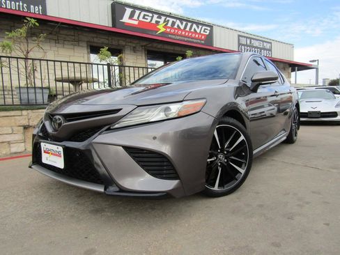 Used 2018 Toyota Camry XSE image 1