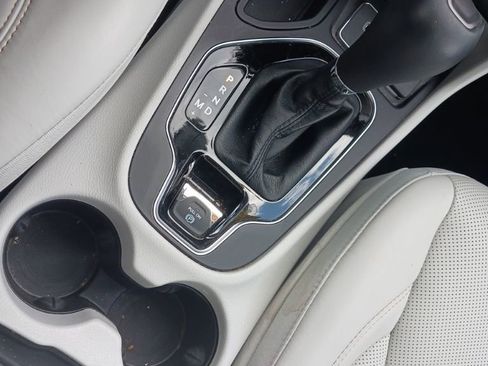 Used 2020 Jeep Cherokee Limited FWD image 25