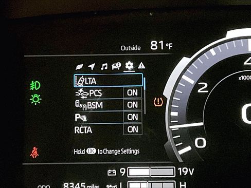 Used 2025 Toyota Tundra Limited AWD/4WD image 37