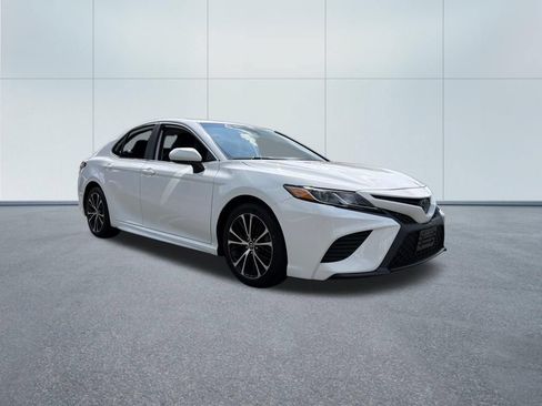 Used 2020 Toyota Camry SE FWD image 4