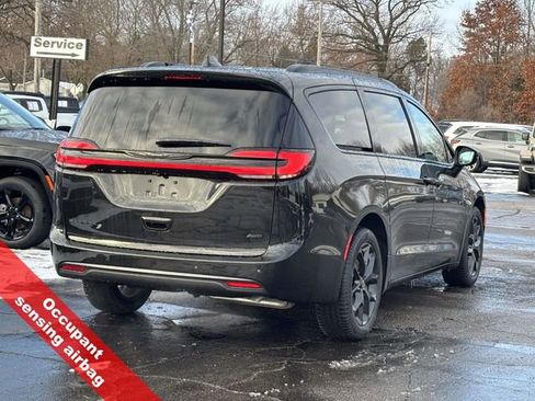 New 2026 Chrysler Pacifica Select w/ S Appearance Package image 40