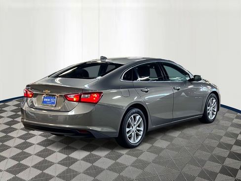 Used 2017 Chevrolet Malibu LT FWD image 5