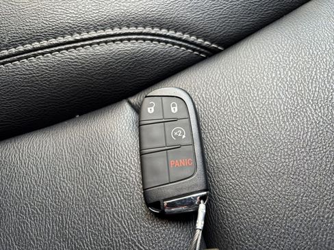 Used 2025 Jeep Compass Limited AWD/4WD image 21