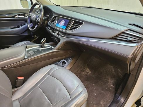 Used 2020 Buick Enclave Essence image 12