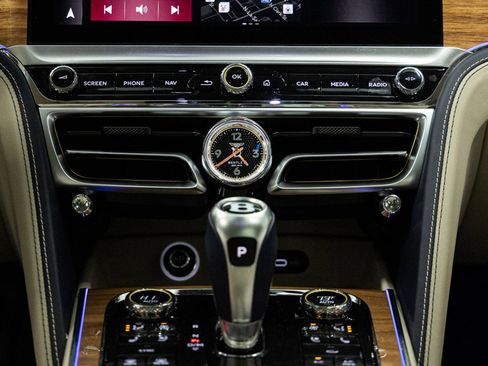 New 2026 Bentley Flying Spur Plug-In Hybrid image 37