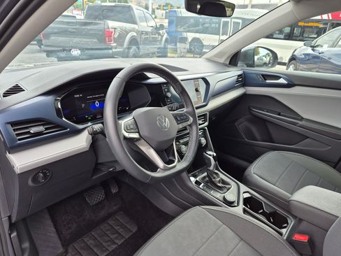 Used 2024 Volkswagen Taos SE w/ Panoramic Sunroof Package AWD/4WD image 16