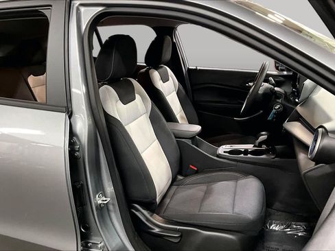 Used 2026 Chevrolet Trax LS FWD image 9