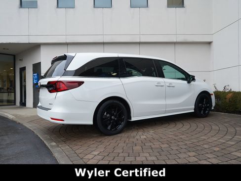 Used 2023 Honda Odyssey Sport image 3