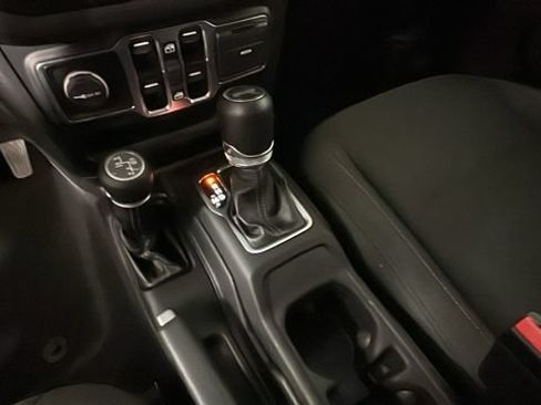 Used 2024 Jeep Wrangler Unlimited Sahara AWD/4WD image 20