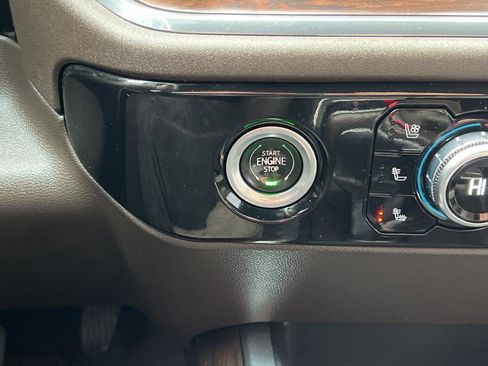 Used 2022 GMC Sierra 1500 SLT w/ SLT Convenience Package image 26