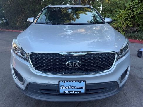 Used 2018 Kia Sorento FWD image 9