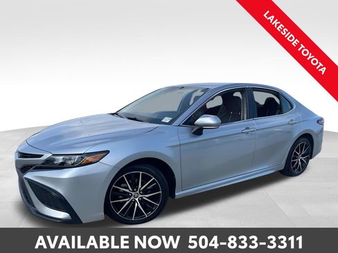 Used 2023 Toyota Camry SE image 1