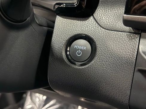 Used 2025 Toyota Camry SE image 17