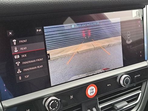 Certified 2026 Porsche Macan AWD/4WD image 29