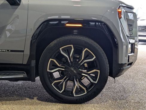 Used 2024 GMC Sierra EV Denali image 12