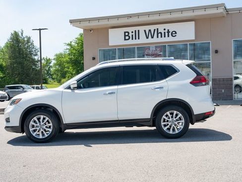 Used 2020 Nissan Rogue SV FWD image 3