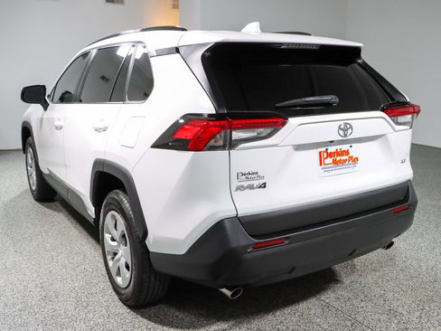 Used 2020 Toyota RAV4 LE image 9