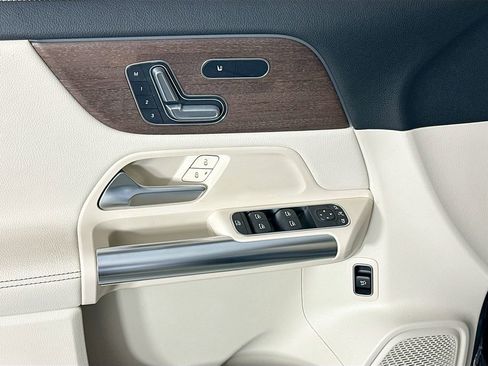 Certified 2023 Mercedes-Benz GLA 250 4MATIC image 17