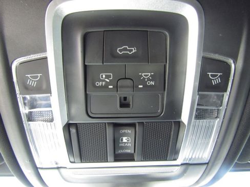 Used 2022 RAM 3500 Laramie AWD/4WD image 39