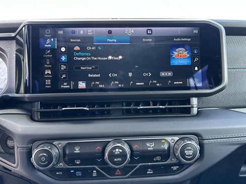 Certified 2025 Jeep Wrangler Unlimited Rubicon 4xe image 11