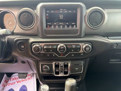 Used 2023 Jeep Gladiator Sport AWD/4WD image 18