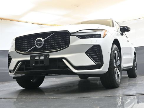 Certified 2025 Volvo XC60 T8 Plus w/ Protection Package Premier AWD/4WD image 29
