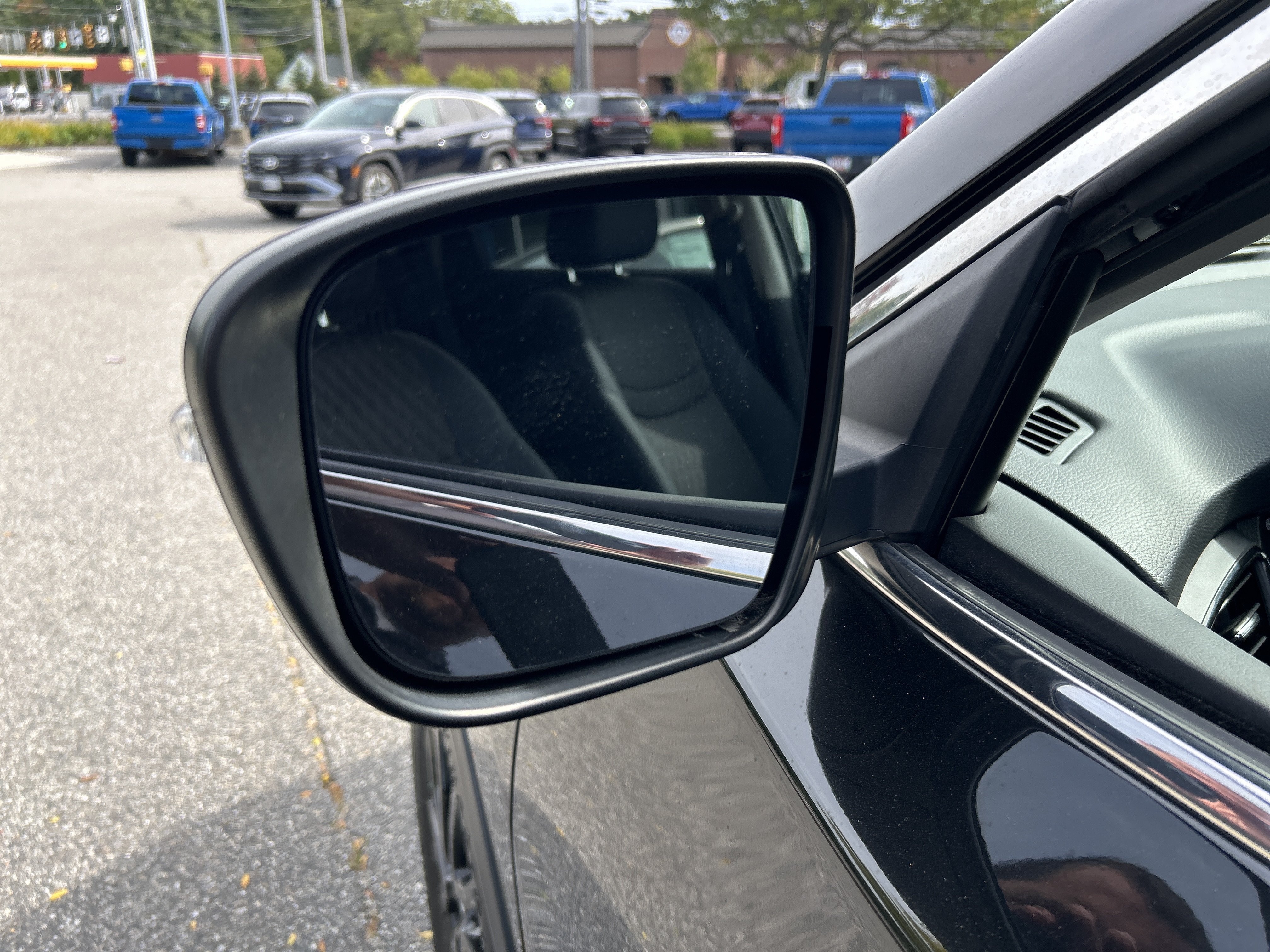 Used 2017 Nissan Rogue SV w/ Midnight Edition AWD/4WD image 10