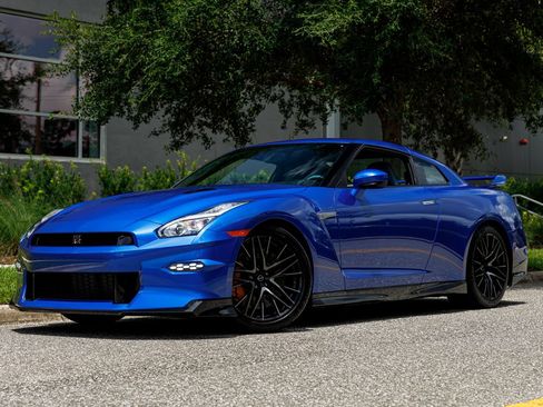 Used 2024 Nissan GT-R AWD/4WD image 36