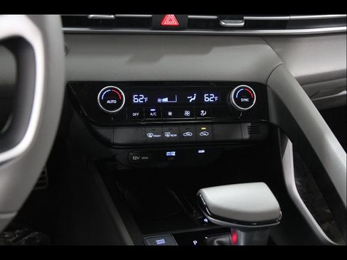 Certified 2025 Hyundai Elantra Sport FWD image 13