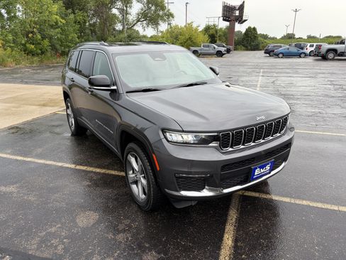 Used 2022 Jeep Grand Cherokee L Limited AWD/4WD image 10