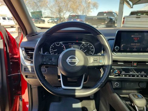 Used 2021 Nissan Rogue SV w/ Premium Package image 11