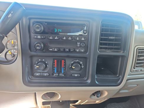 Used 2006 Chevrolet Silverado 2500 LT w/ Onstar Plus Package image 18