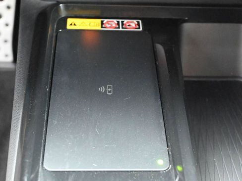 Used 2025 Toyota Camry SE image 25