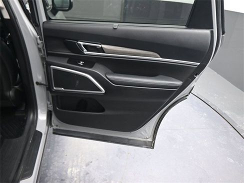 Used 2022 Kia Telluride EX w/ EX Premium Package image 13