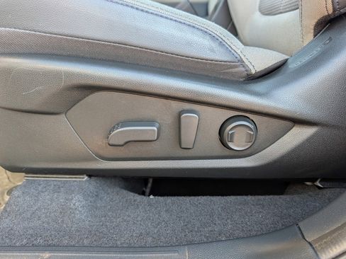Used 2025 Subaru Forester Premium AWD/4WD image 19