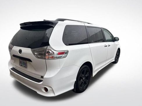 Used 2020 Toyota Sienna SE w/ SE Preferred Package image 7