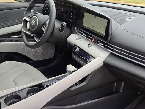 Certified 2026 Hyundai Elantra Limited FWD image 31