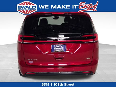 New 2026 Chrysler Pacifica Select AWD/4WD image 17