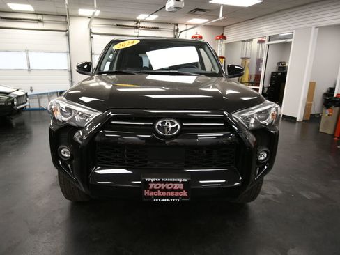 Certified 2024 Toyota 4Runner SR5 Premium image 2