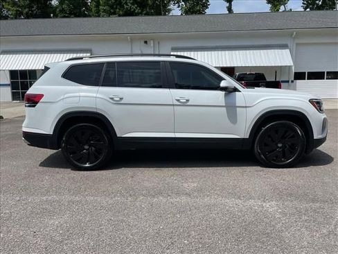 Certified 2026 Volkswagen Atlas SE w/ Panoramic Sunroof Package FWD image 2