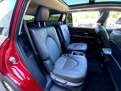 Used 2025 Toyota Grand Highlander AWD image 21